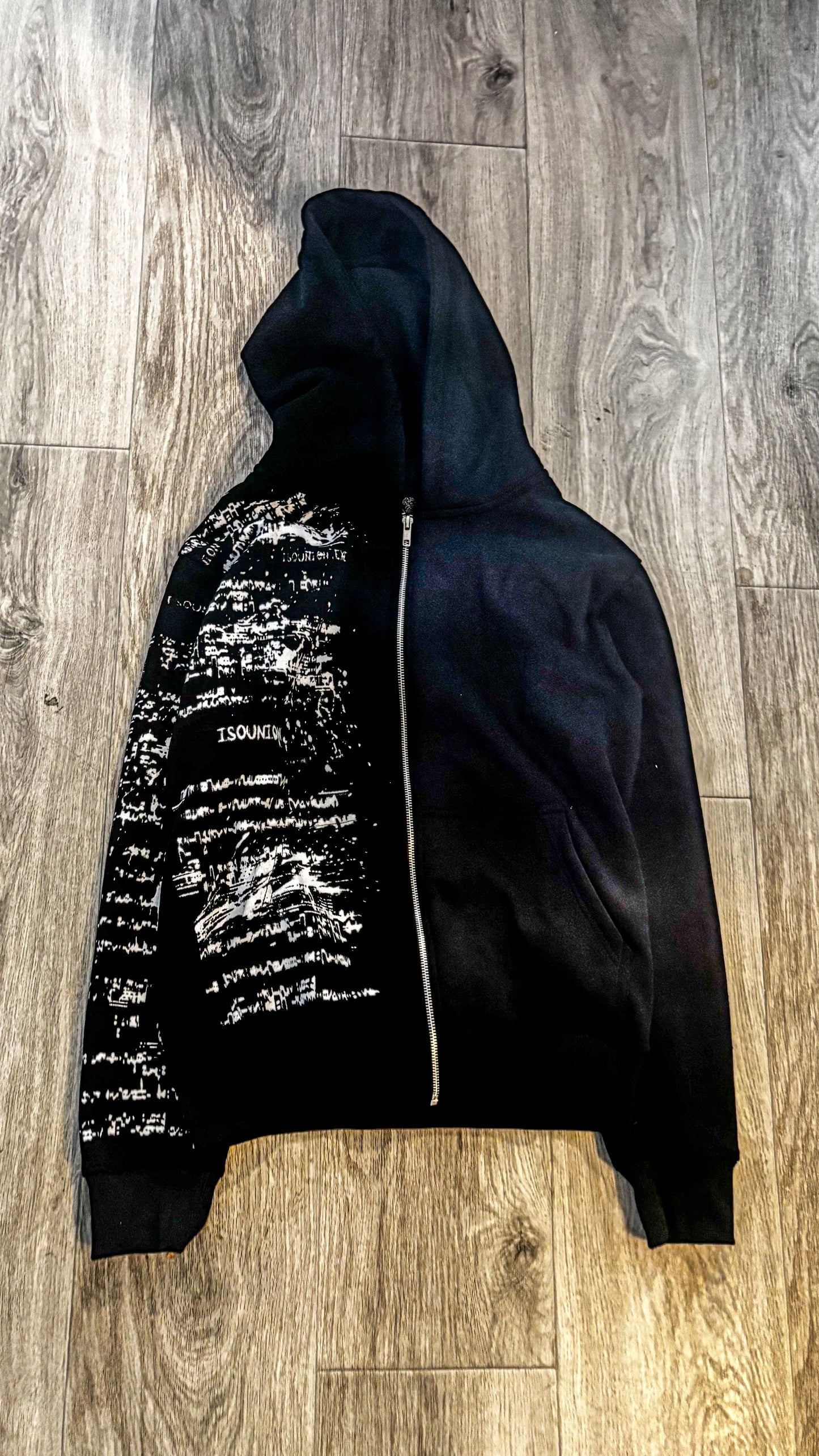 Distorted zip up